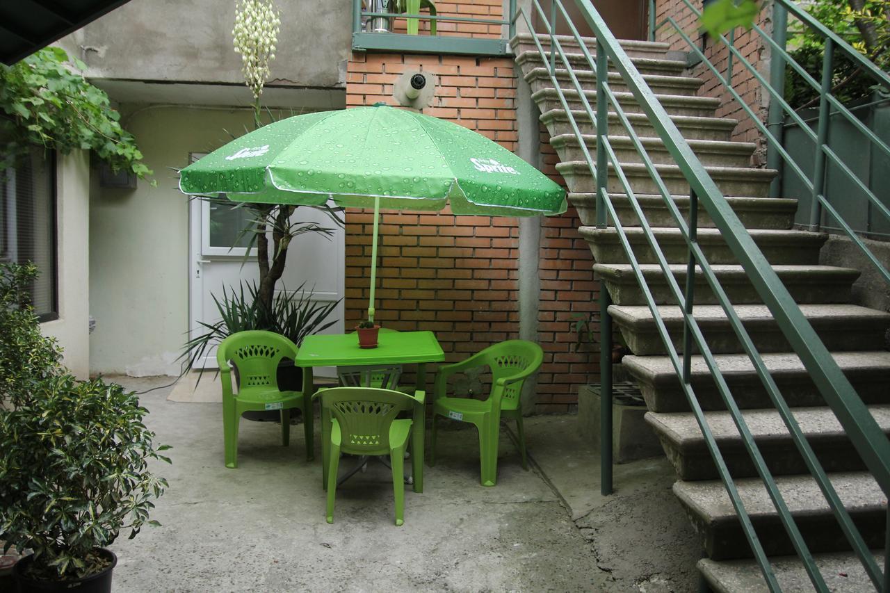 Guesthouse Different Tbilisi ภายนอก รูปภาพ