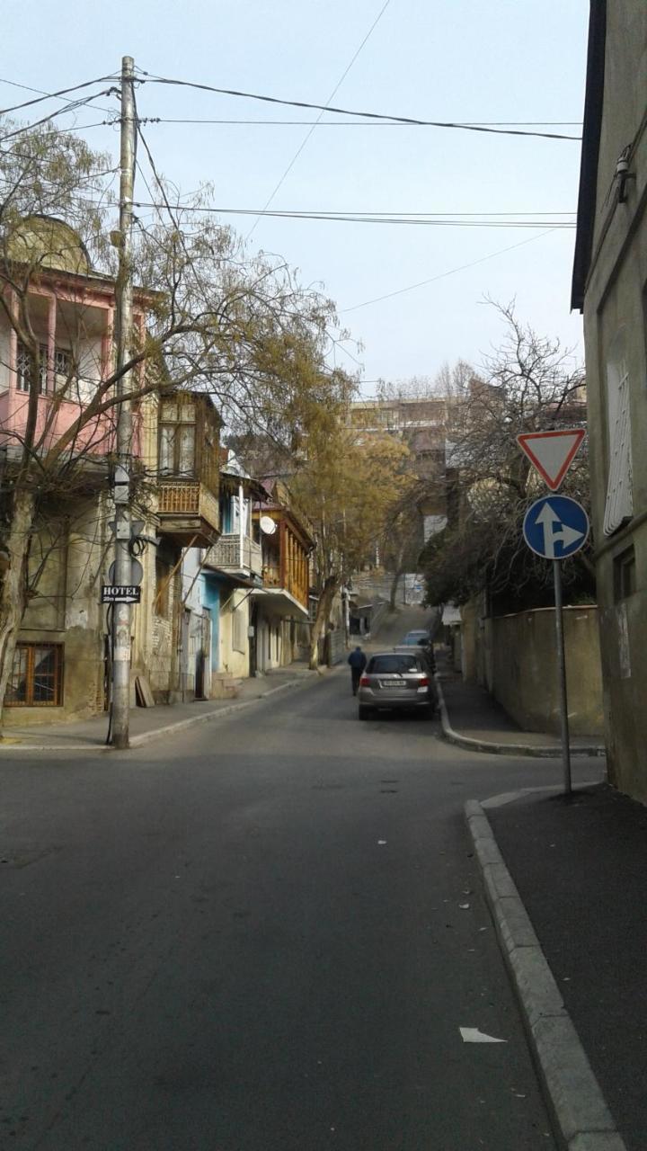 Guesthouse Different Tbilisi ภายนอก รูปภาพ