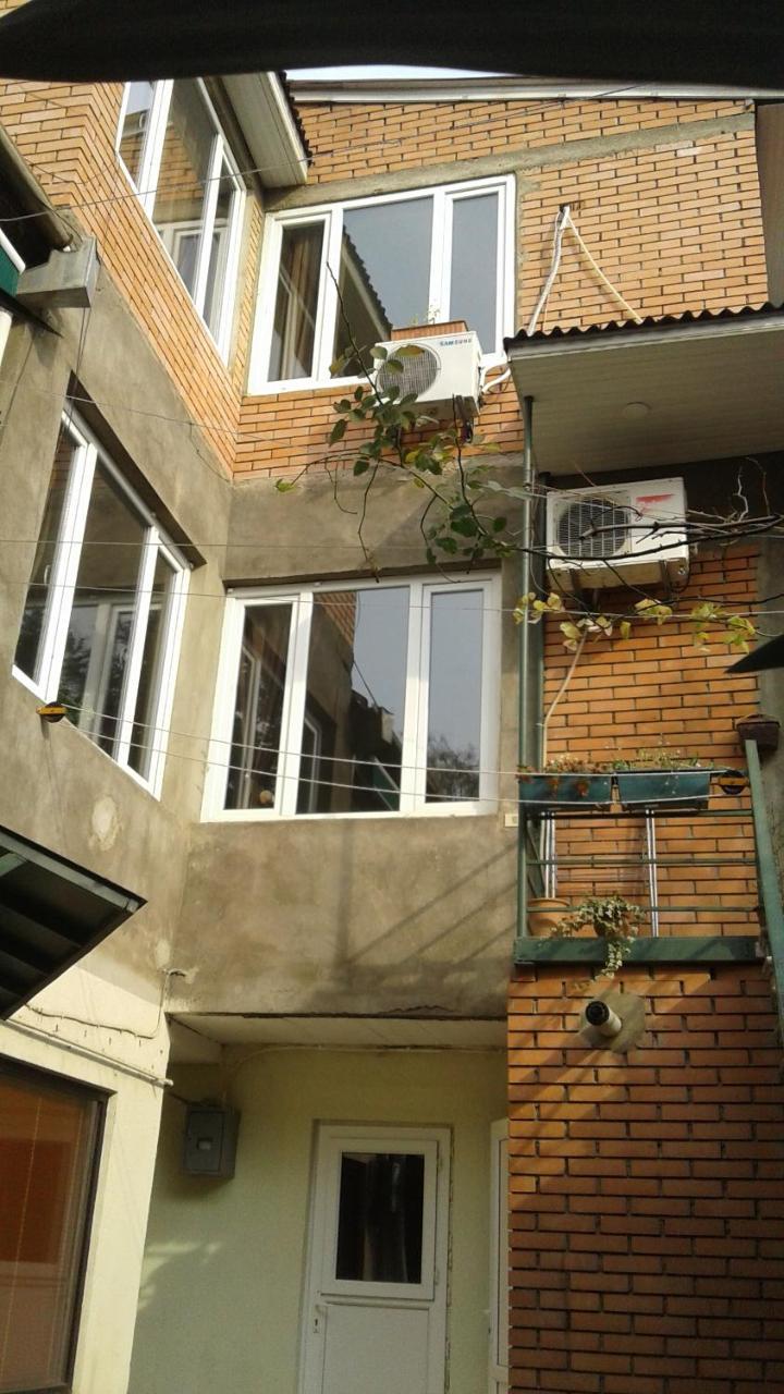 Guesthouse Different Tbilisi ภายนอก รูปภาพ