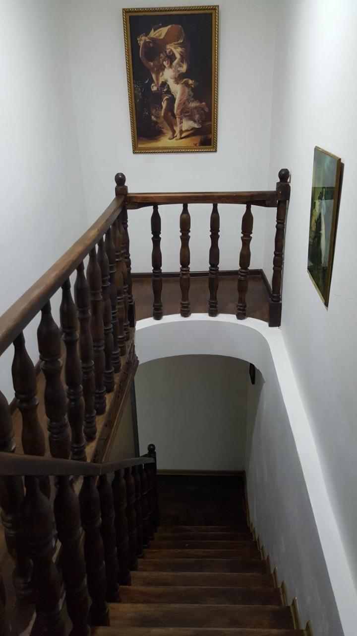 Guesthouse Different Tbilisi ภายนอก รูปภาพ