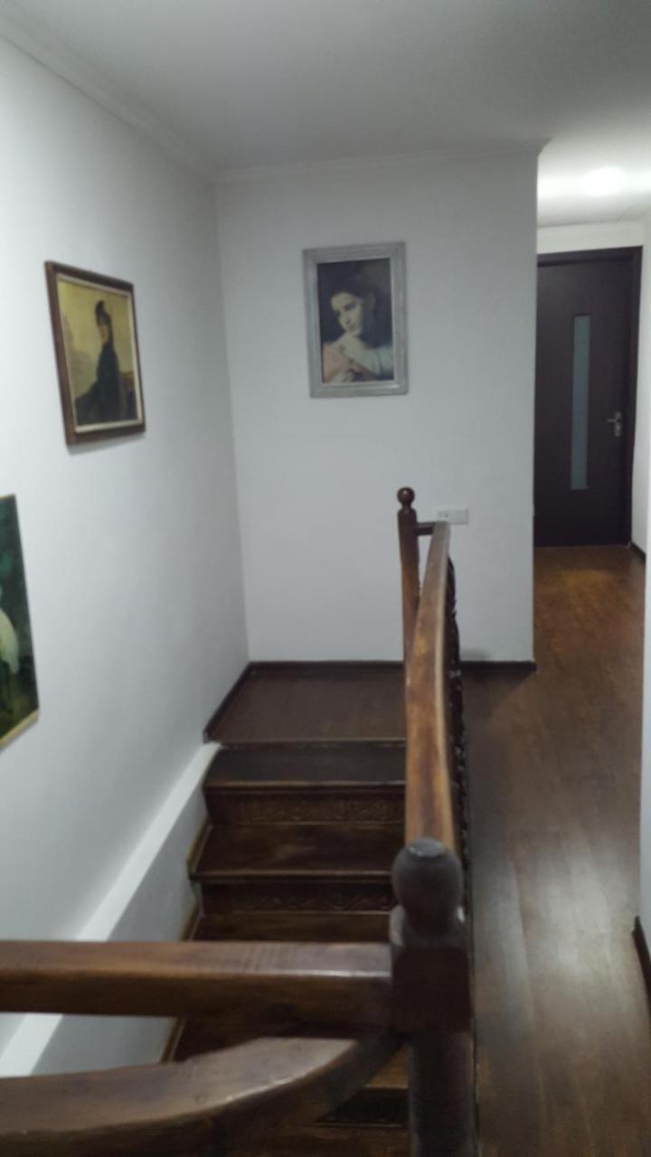 Guesthouse Different Tbilisi ภายนอก รูปภาพ