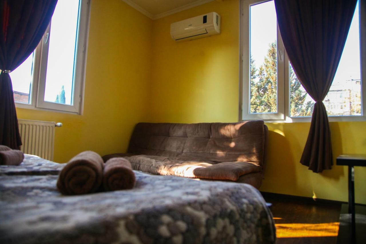 Guesthouse Different Tbilisi ภายนอก รูปภาพ