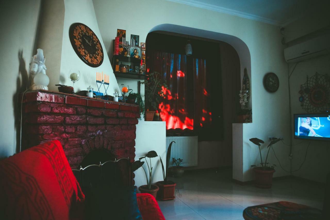 Guesthouse Different Tbilisi ภายนอก รูปภาพ