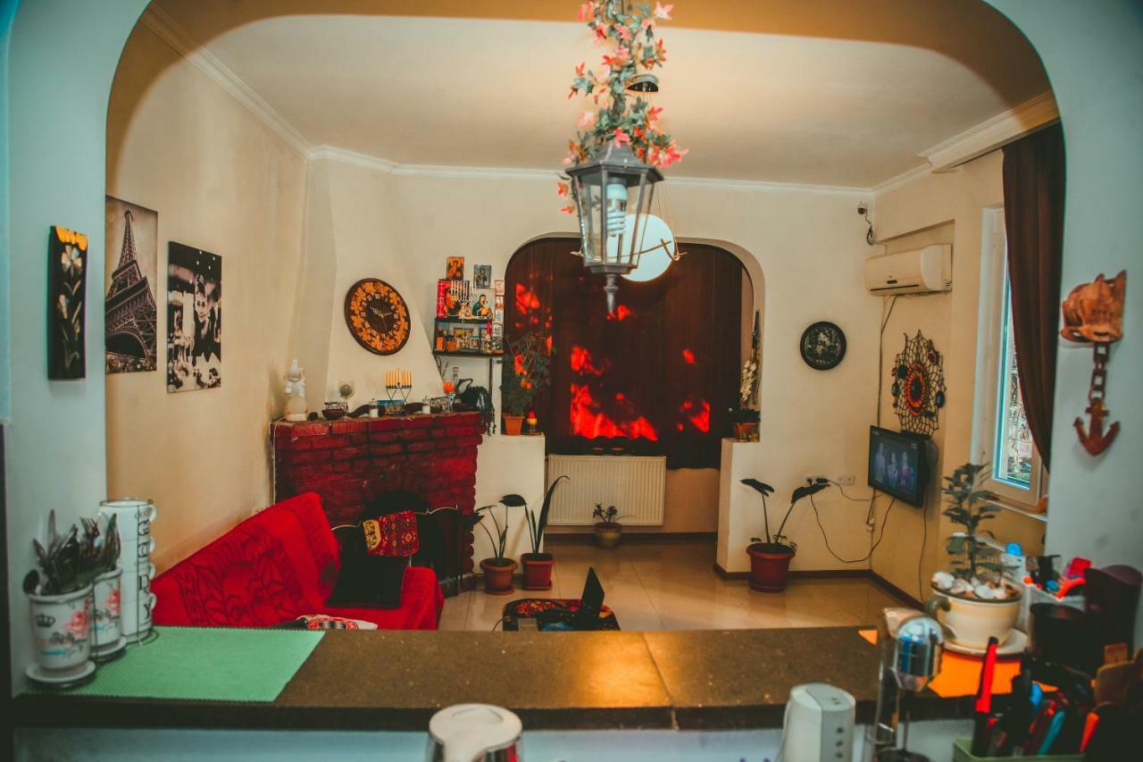 Guesthouse Different Tbilisi ภายนอก รูปภาพ