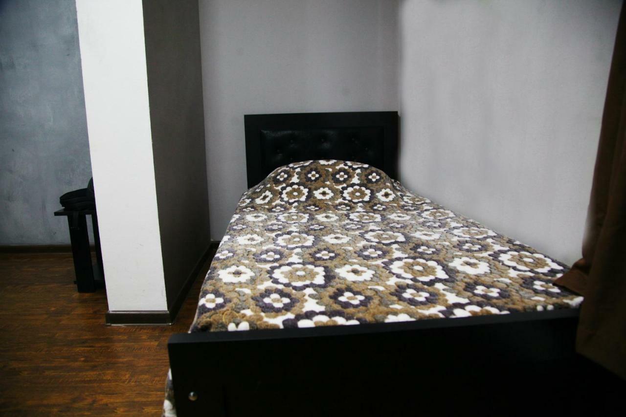 Guesthouse Different Tbilisi ภายนอก รูปภาพ