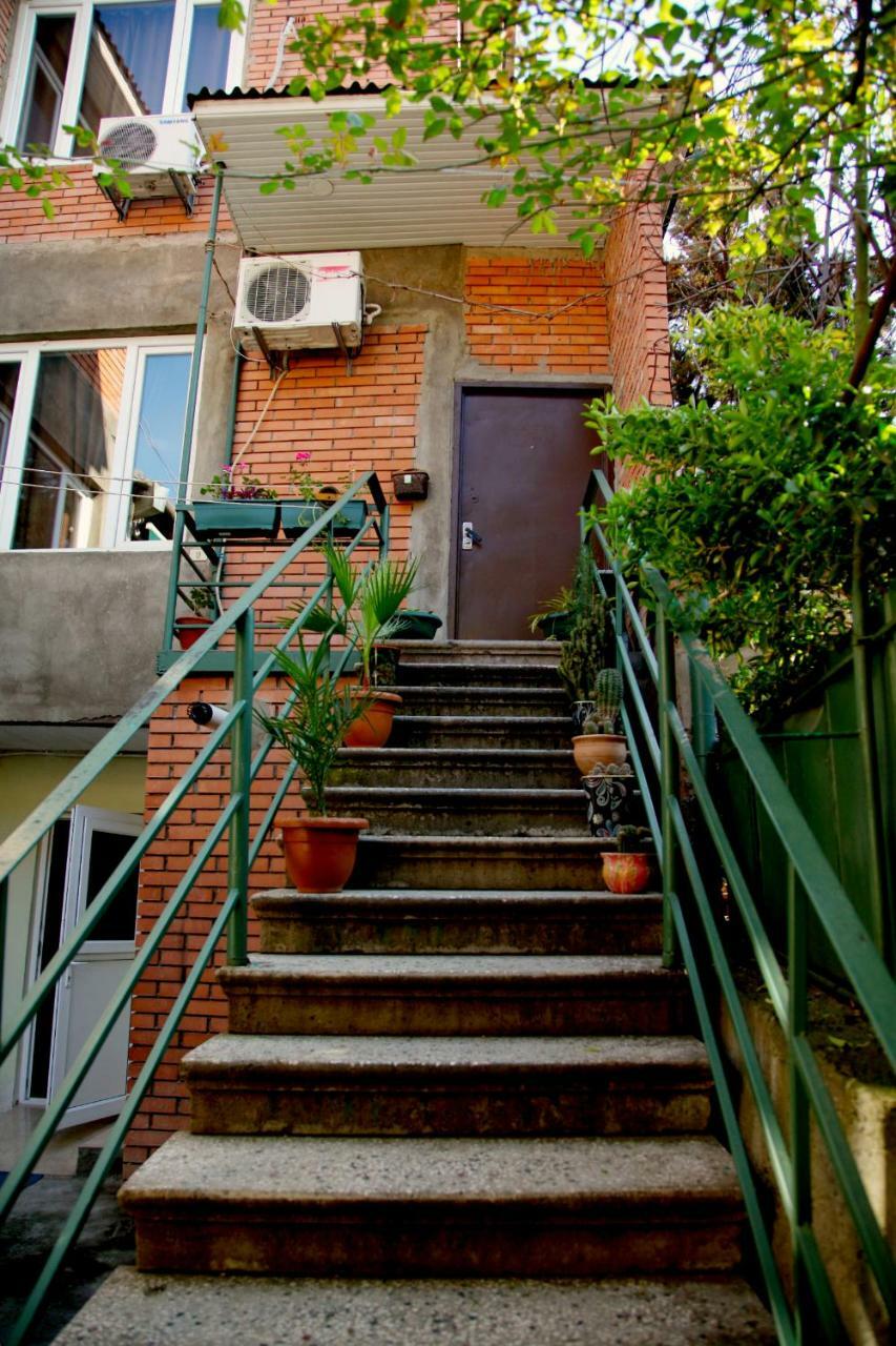 Guesthouse Different Tbilisi ภายนอก รูปภาพ