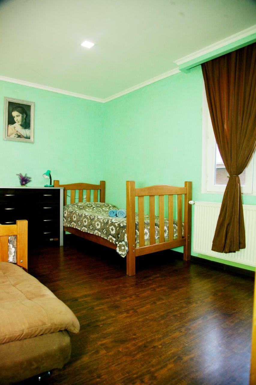 Guesthouse Different Tbilisi ภายนอก รูปภาพ