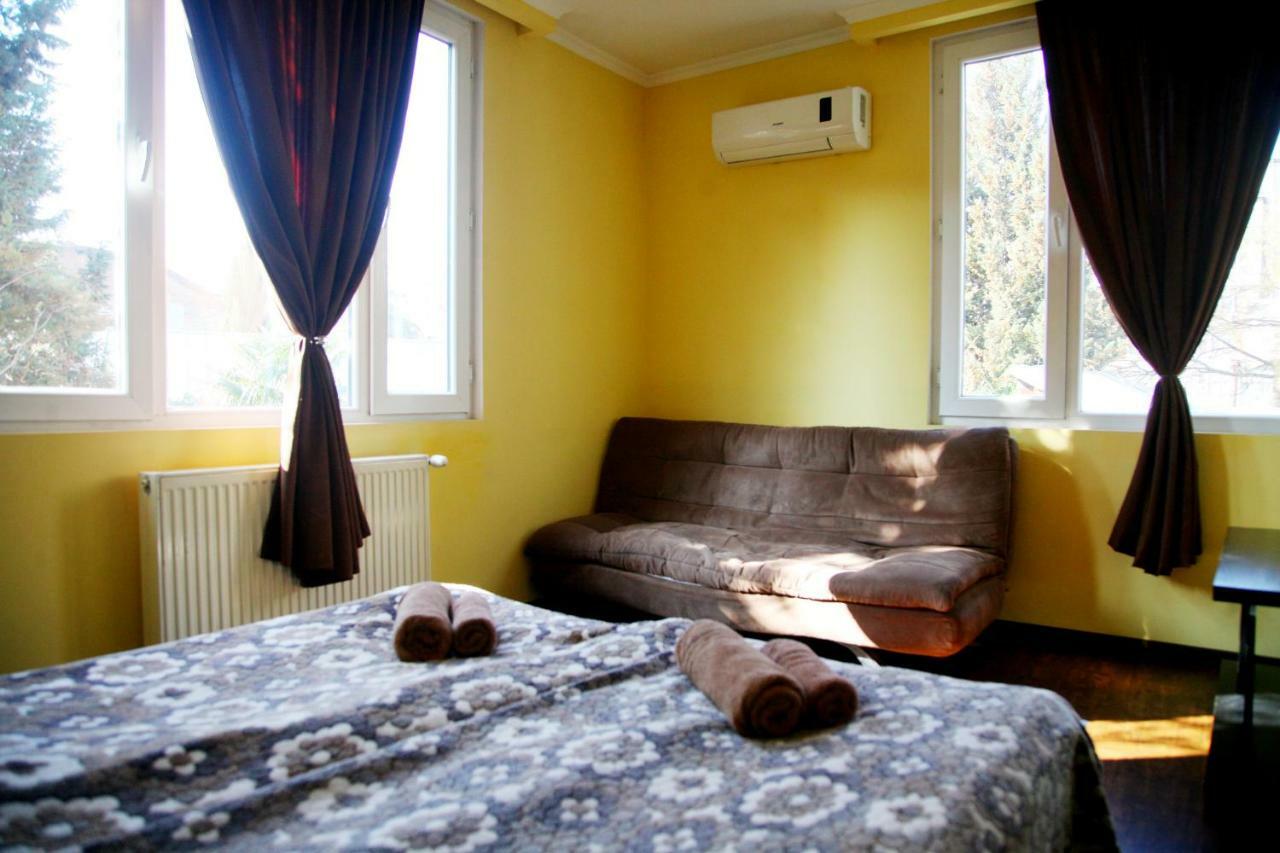 Guesthouse Different Tbilisi ภายนอก รูปภาพ