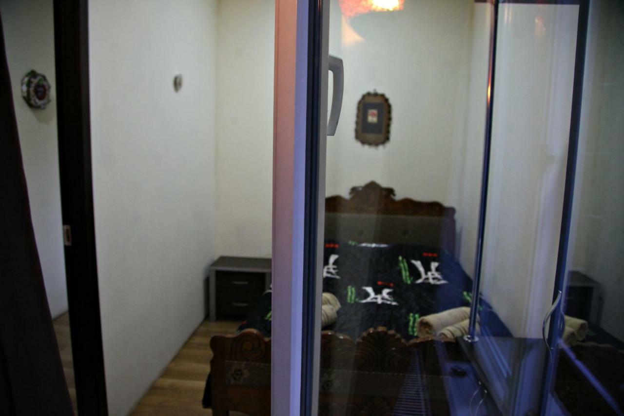Guesthouse Different Tbilisi ภายนอก รูปภาพ