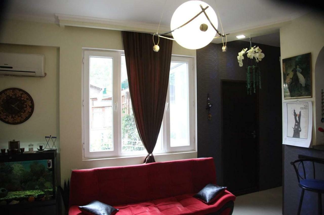 Guesthouse Different Tbilisi ภายนอก รูปภาพ