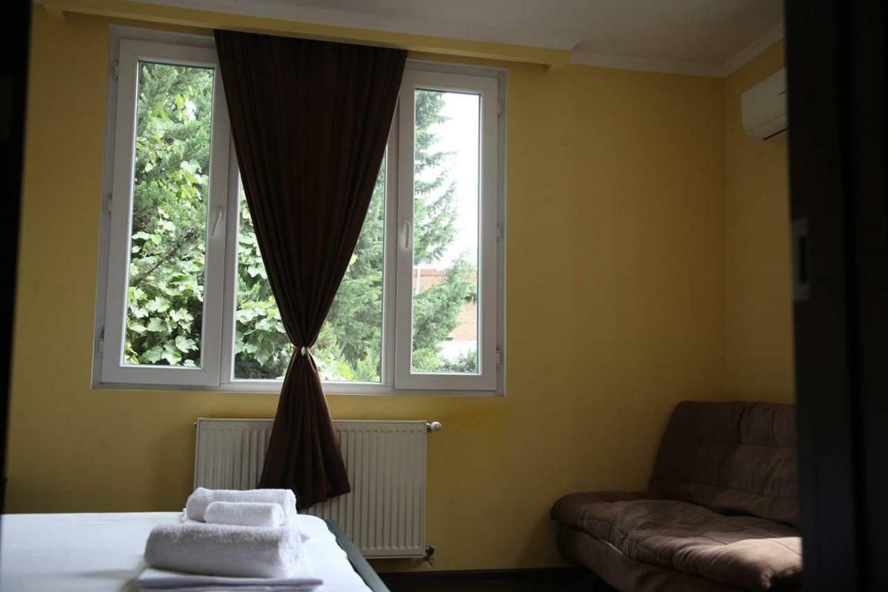 Guesthouse Different Tbilisi ภายนอก รูปภาพ