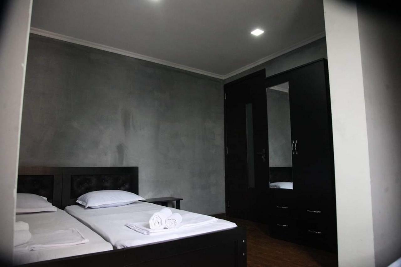 Guesthouse Different Tbilisi ภายนอก รูปภาพ