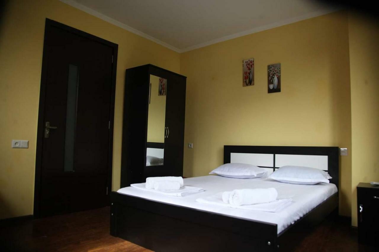 Guesthouse Different Tbilisi ภายนอก รูปภาพ