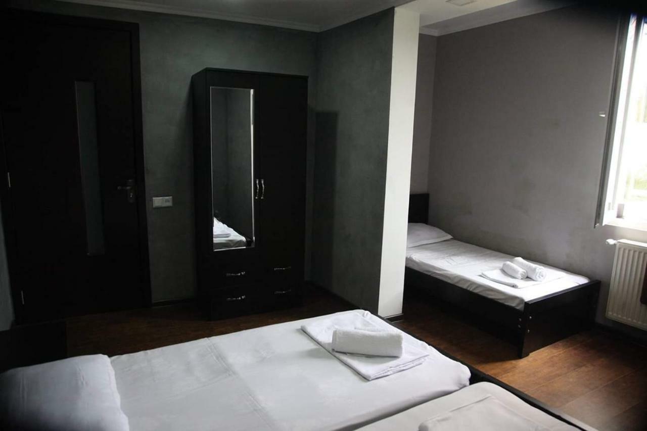Guesthouse Different Tbilisi ภายนอก รูปภาพ