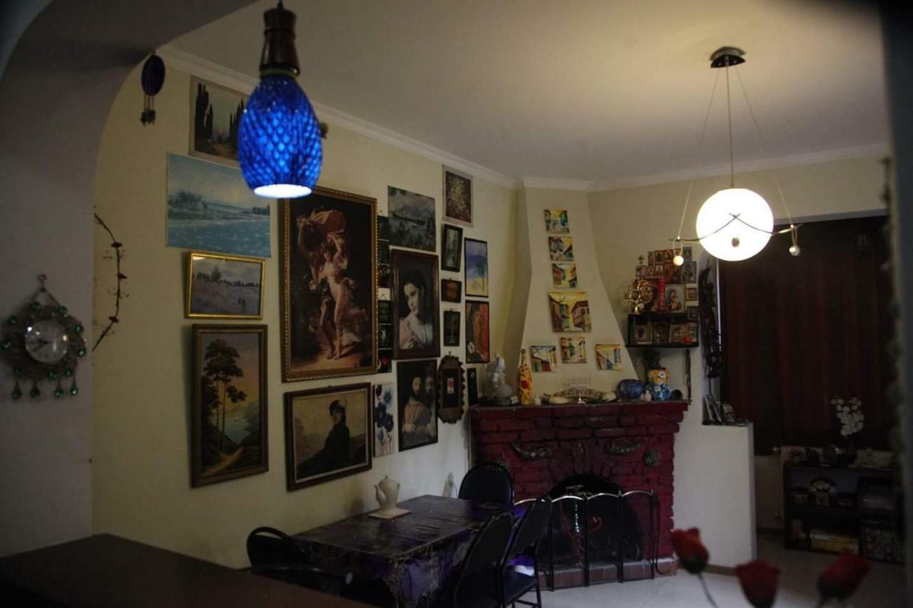 Guesthouse Different Tbilisi ภายนอก รูปภาพ